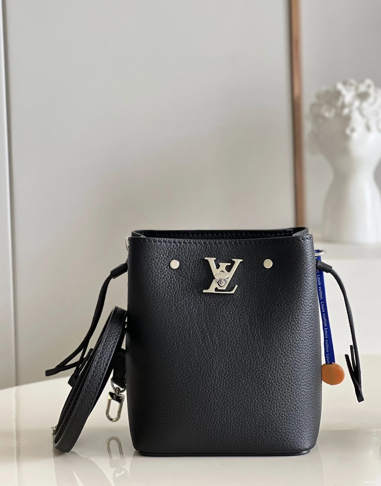 WIS LOCKME VUITTON NANO LOUIS BUCKET 1103